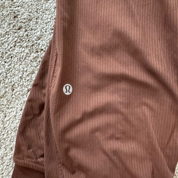 Lululemon studio jogger size 6 good condition - Picture 2 of 2